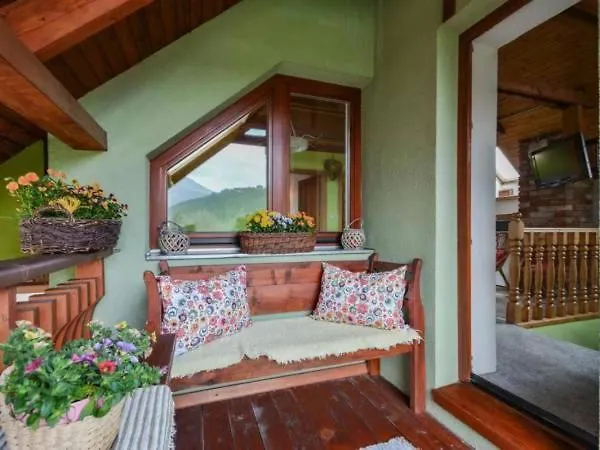 Studiovy - 2 Spalne 2 Kupelne Bešeňová